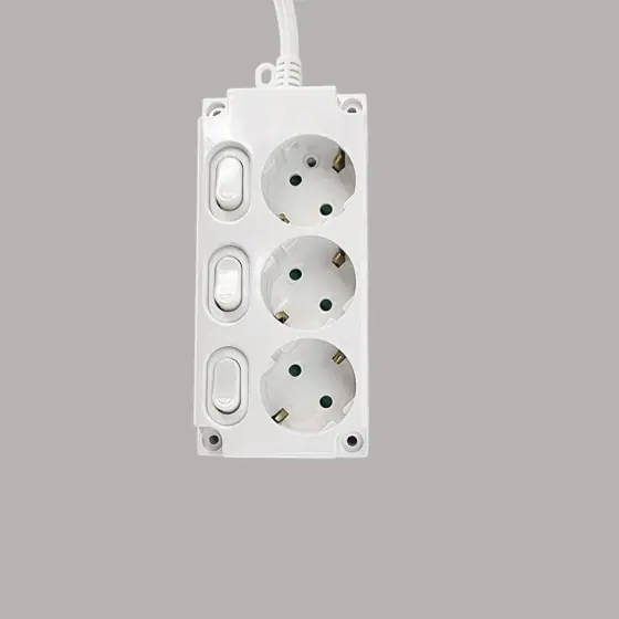 Ổ CẮM 3 LỖ CÓ CÔNG TẮC CÁ NHÂN 16A 250V